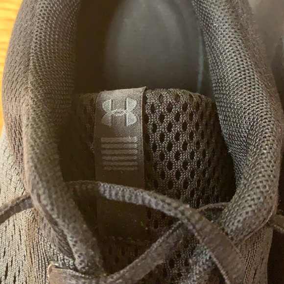 Black Under Armor shoes men’s size 10.5 - Picture 2 of 4